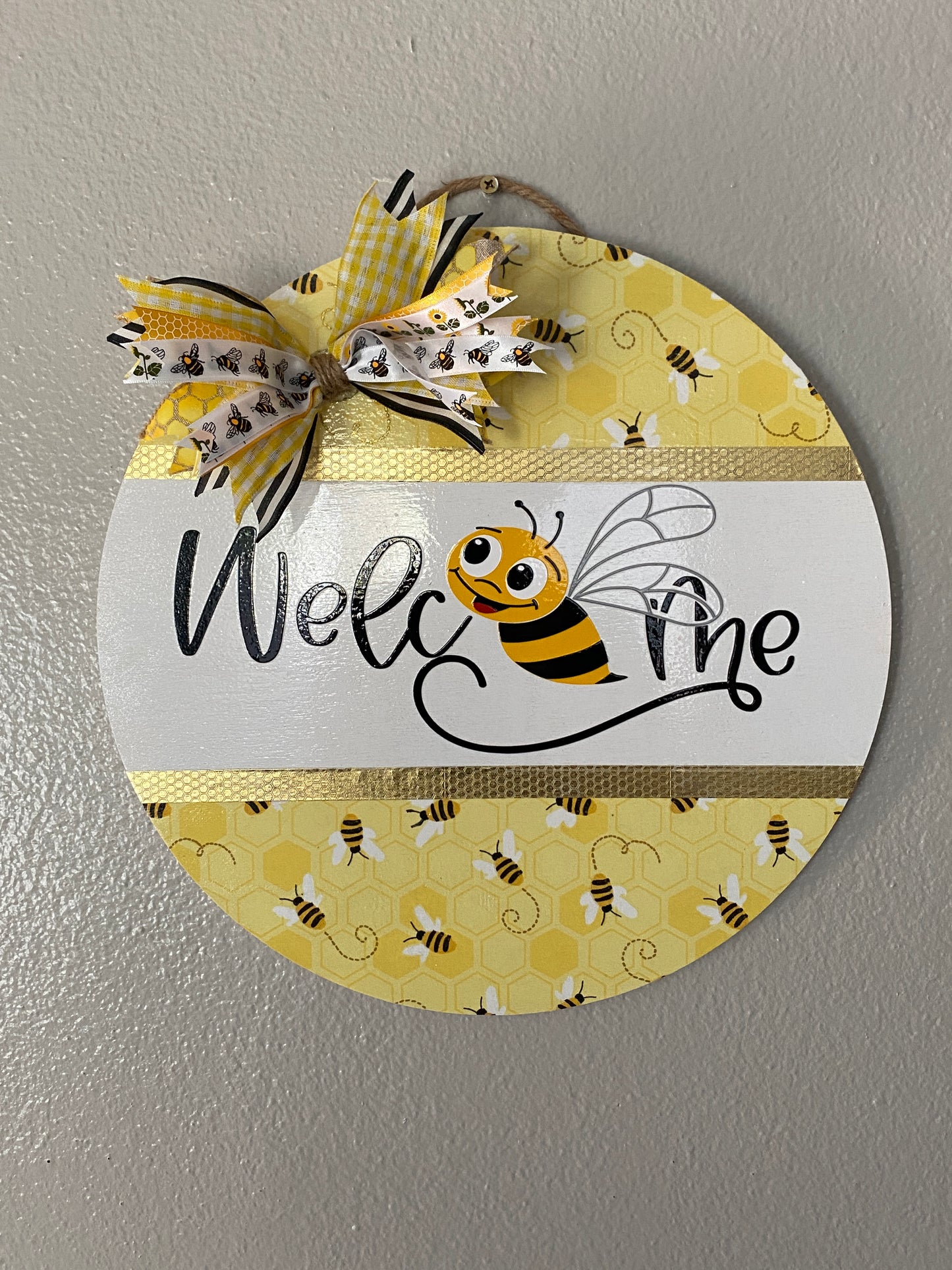 Welcome Bee Door Wreath - 14"