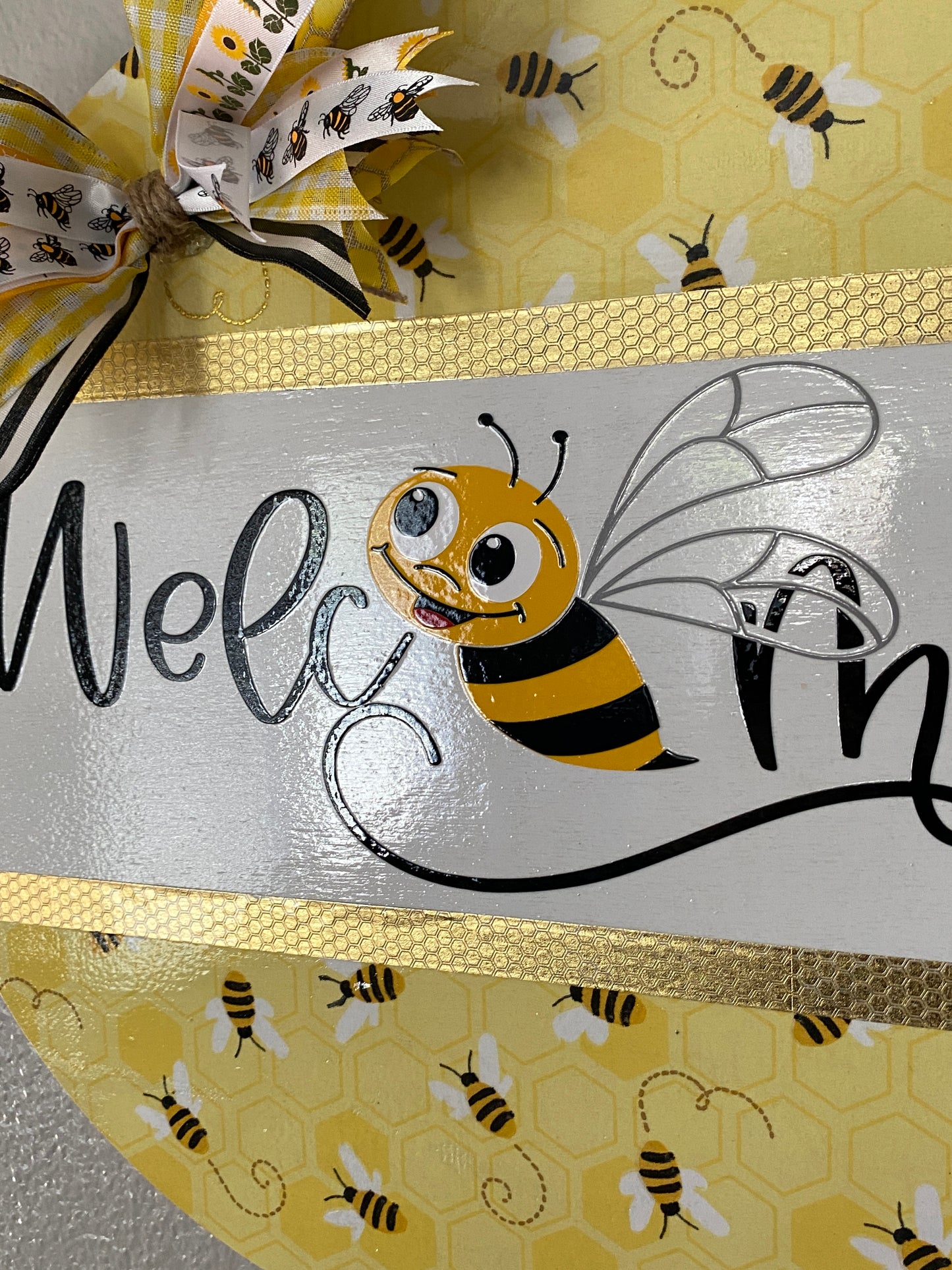 Welcome Bee Door Wreath - 14"