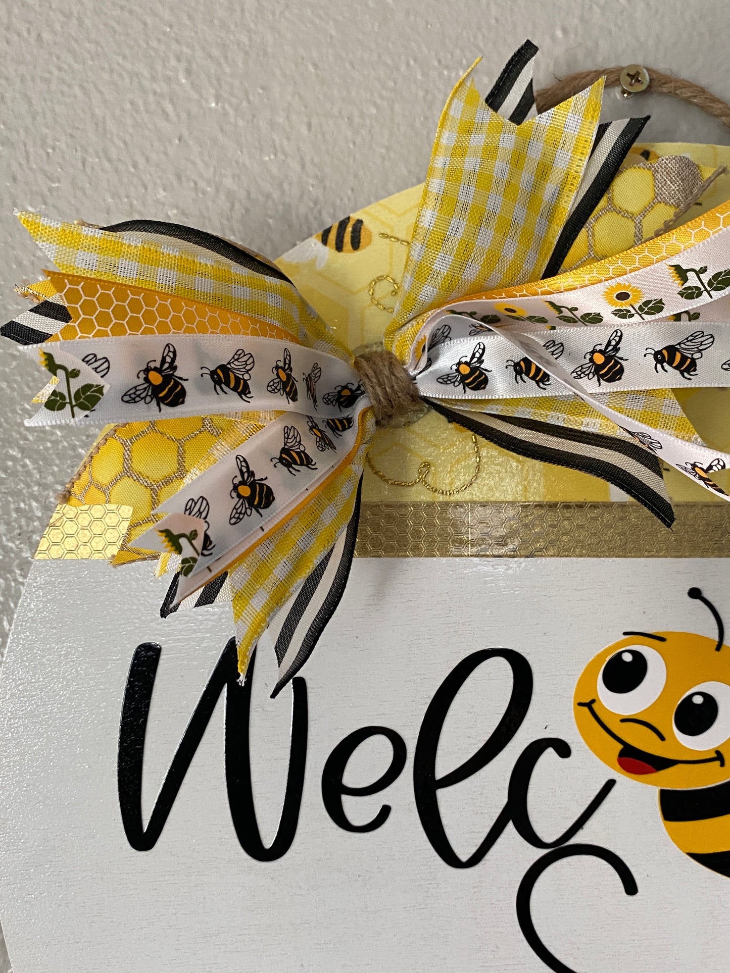 Welcome Bee Door Wreath - 14"